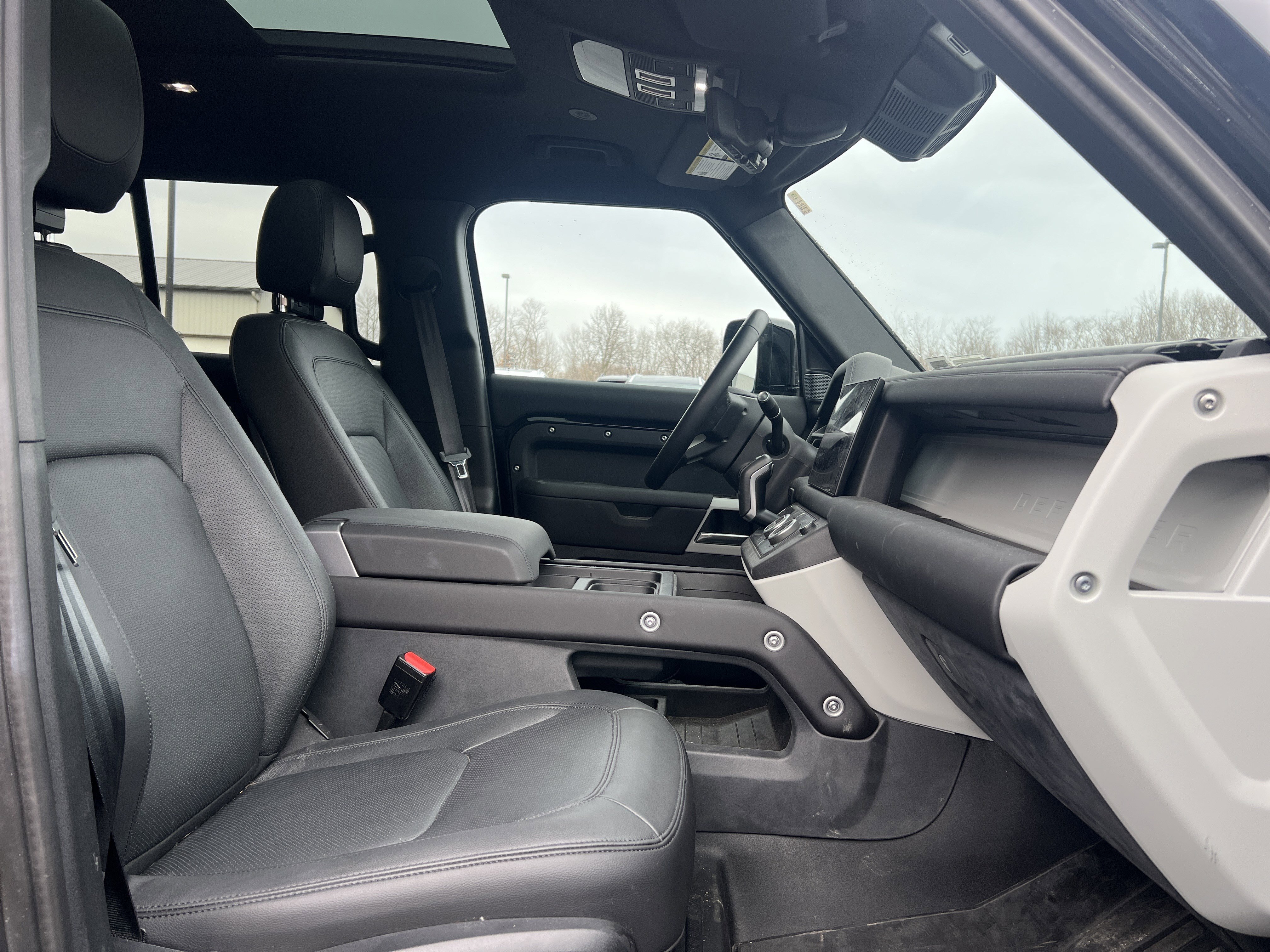 Certified 2024 Land Rover Defender 110 SE image 11