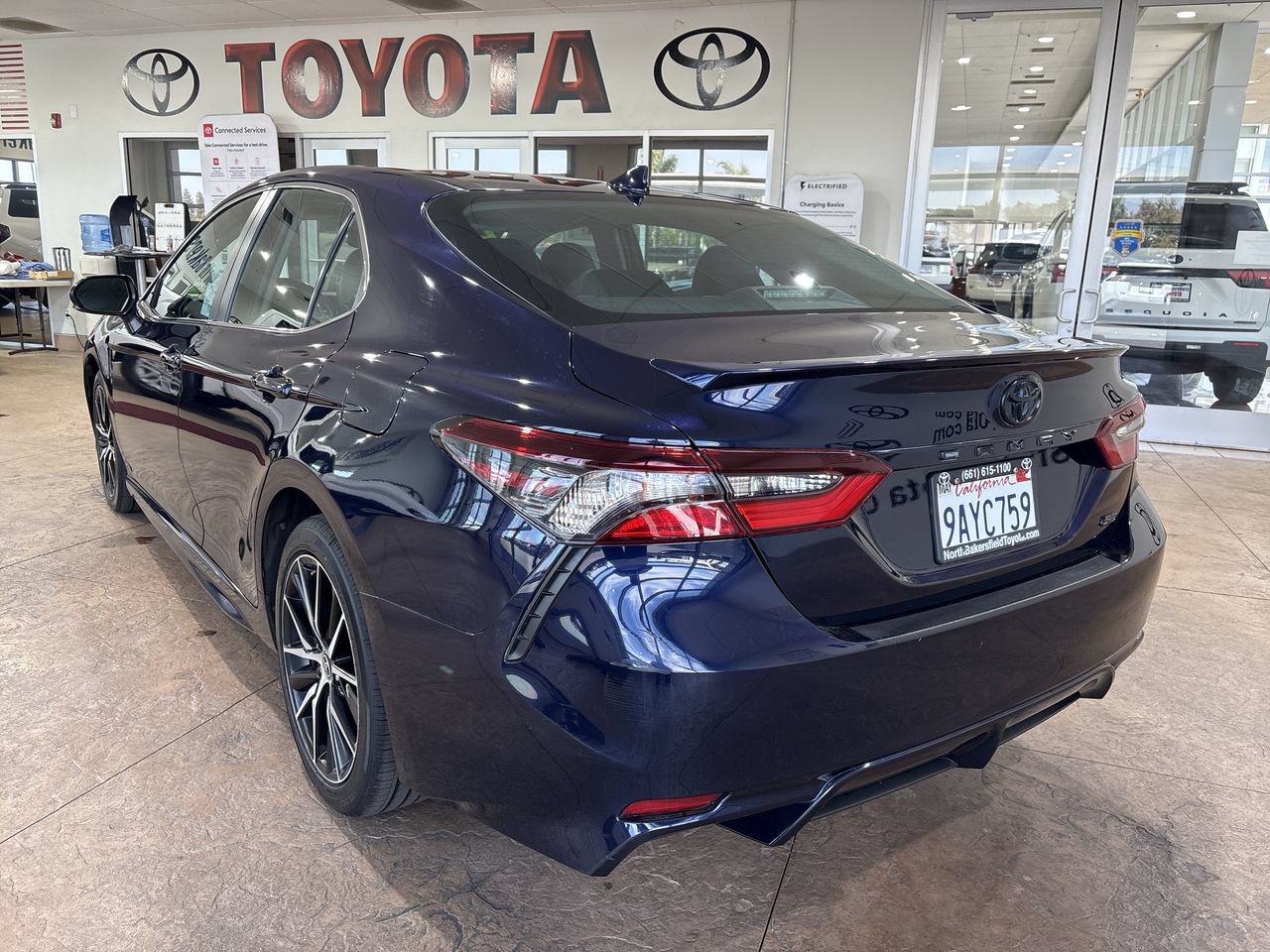 Used 2022 Toyota Camry SE w/ Convenience Package FWD image 8