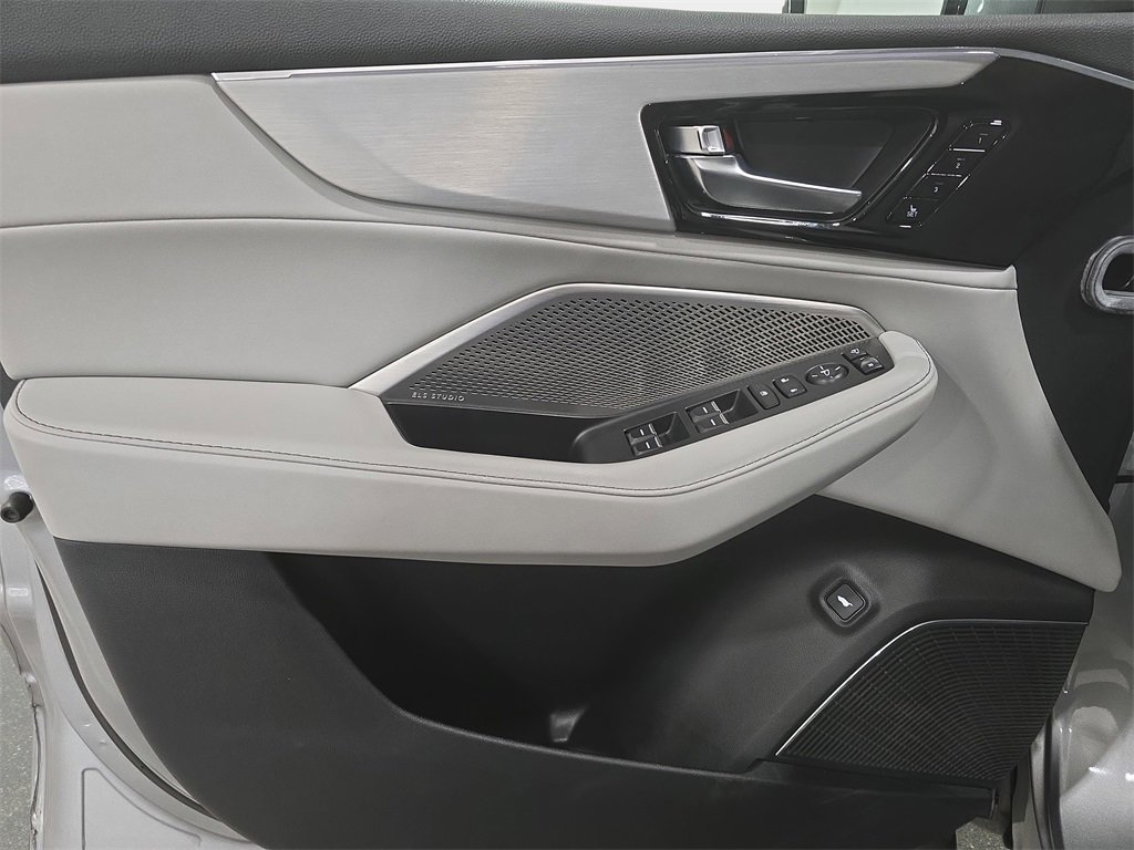 Used 2023 Acura MDX FWD w/ Technology Package image 26