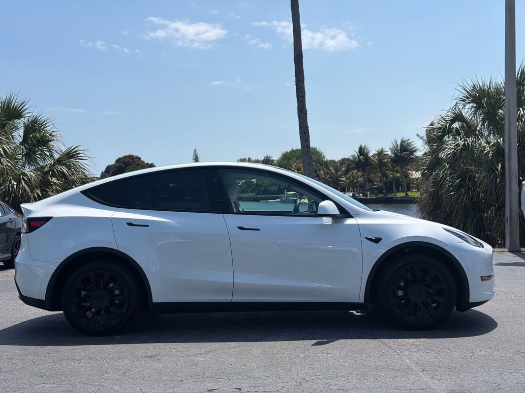 Used 2025 Tesla Model Y Long Range image 6