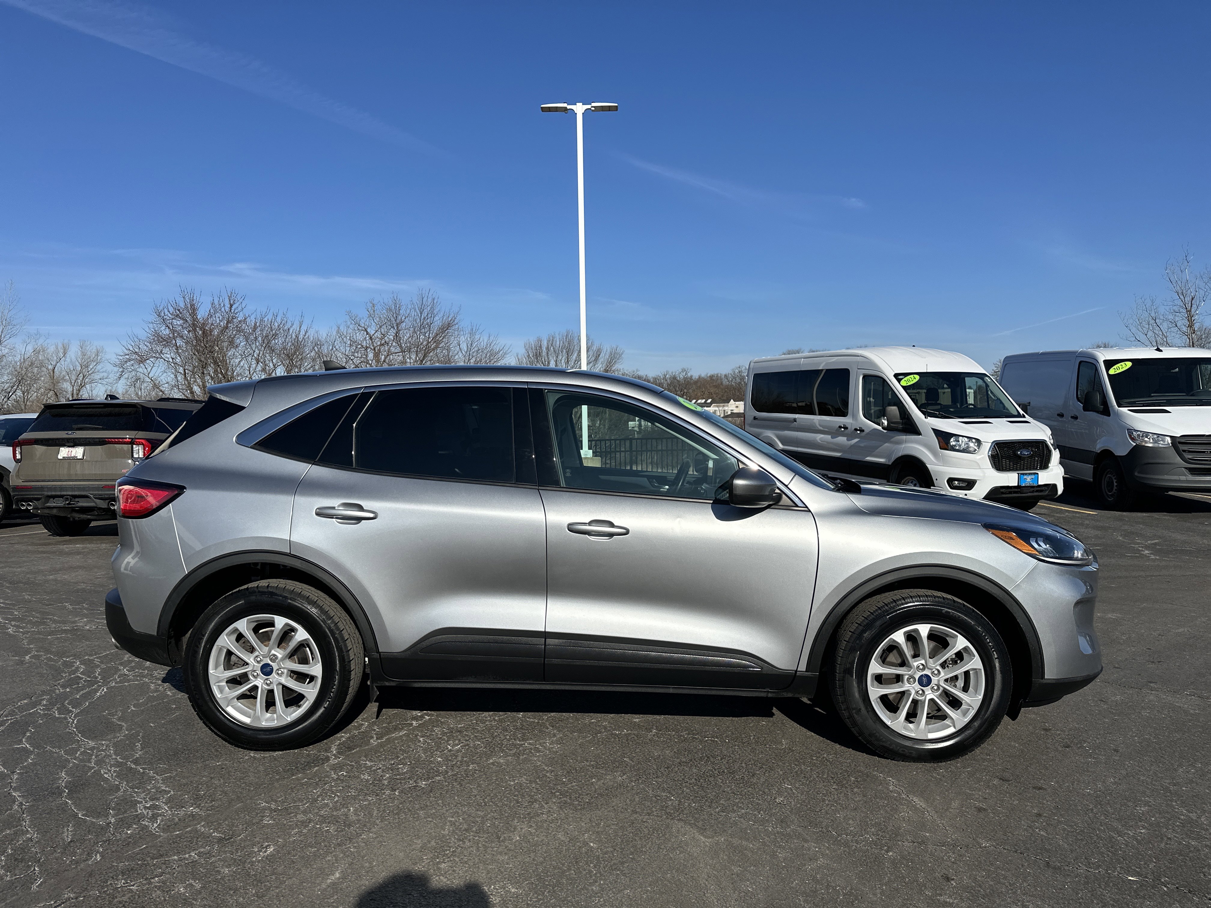Used 2021 Ford Escape SE w/ Convenience Package image 2
