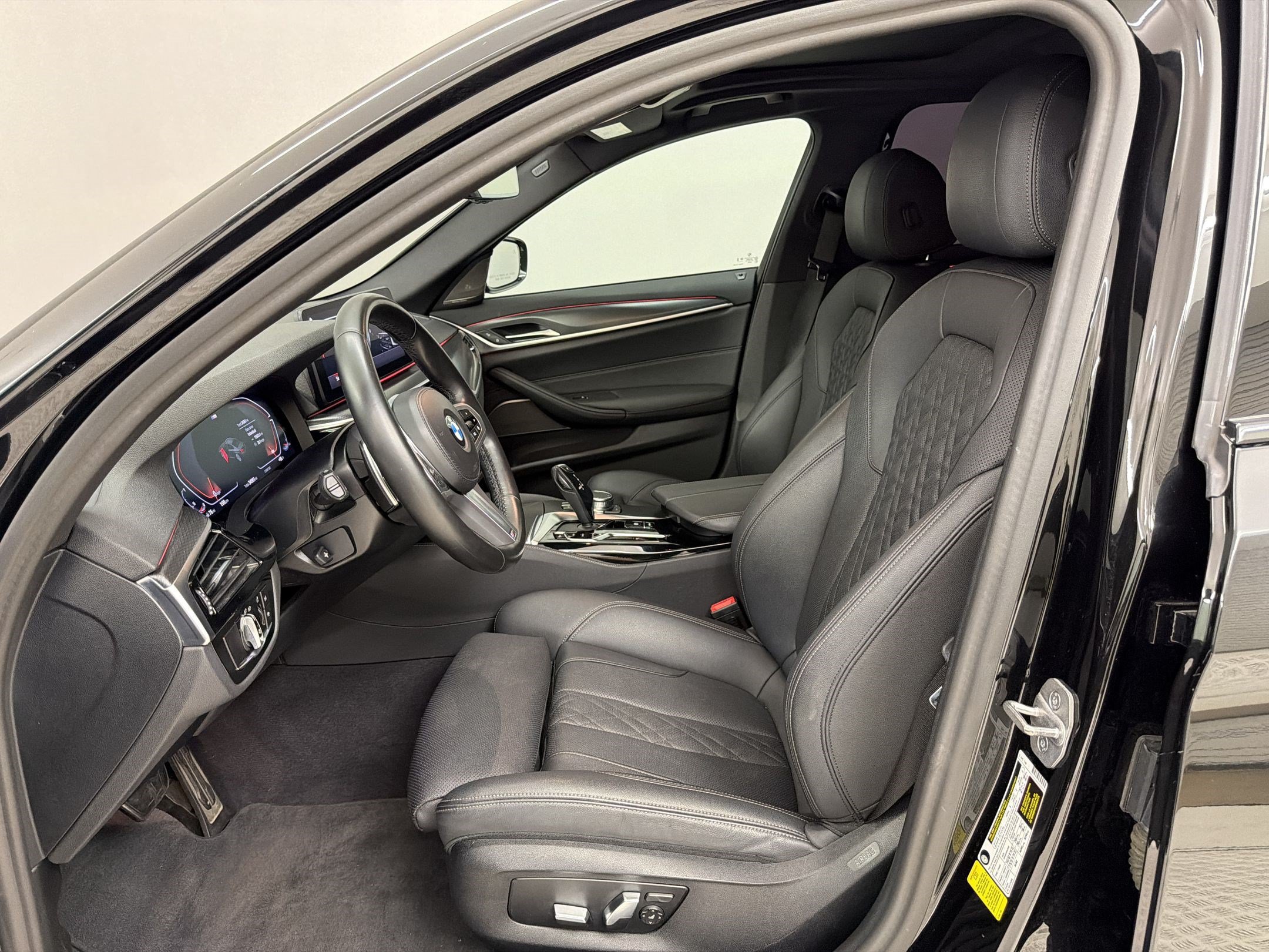 Used 2023 BMW 540i w/ M Sport Package RWD image 5