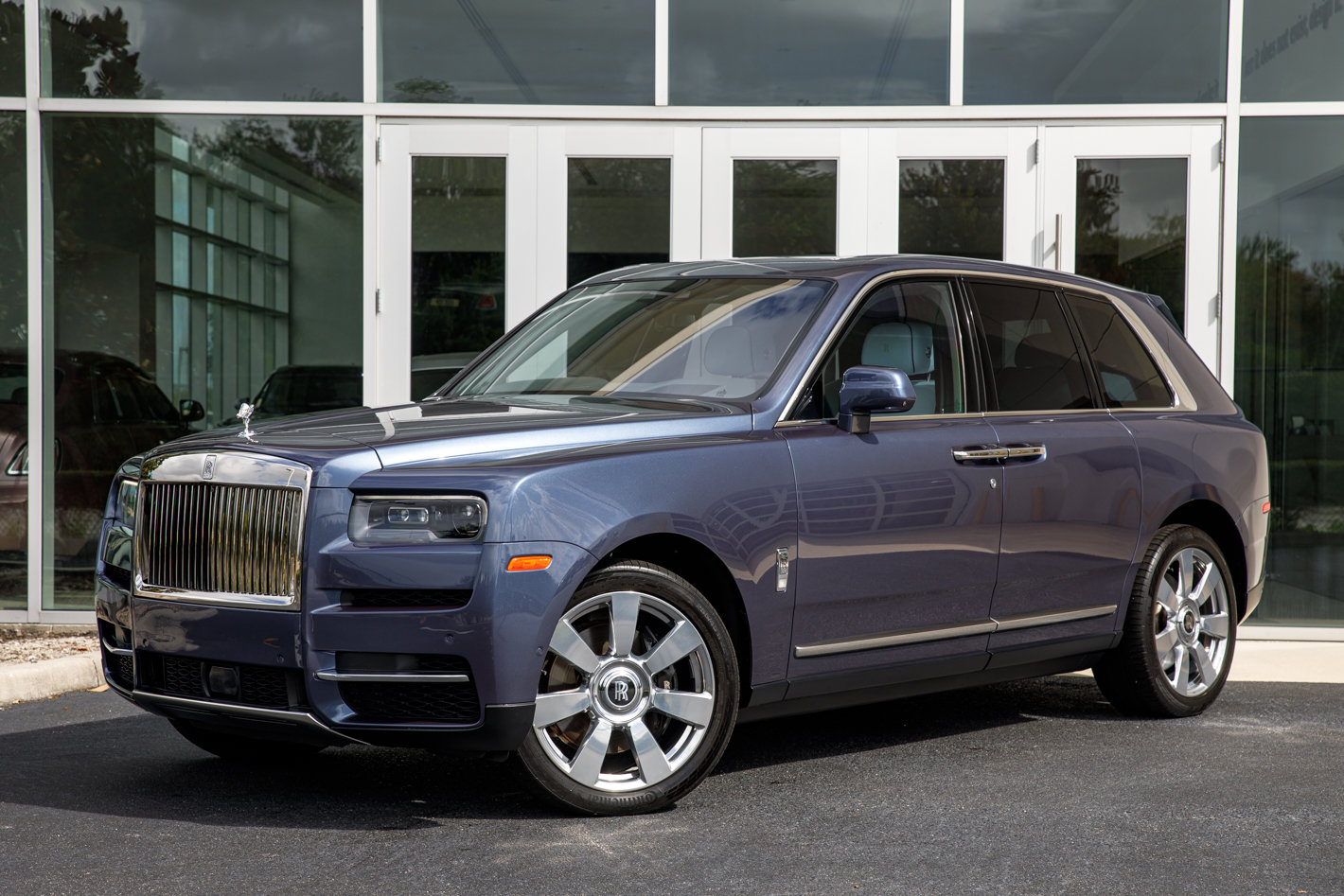 Certified 2019 Rolls-Royce Cullinan AWD/4WD image 2
