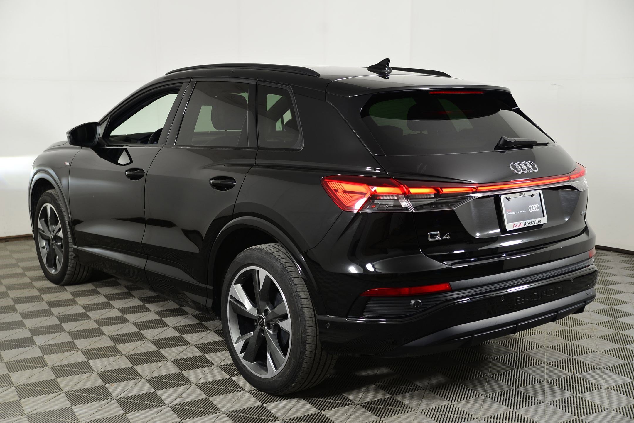 Certified 2024 Audi Q4 e-tron Prestige w/ Black Optic Package image 3