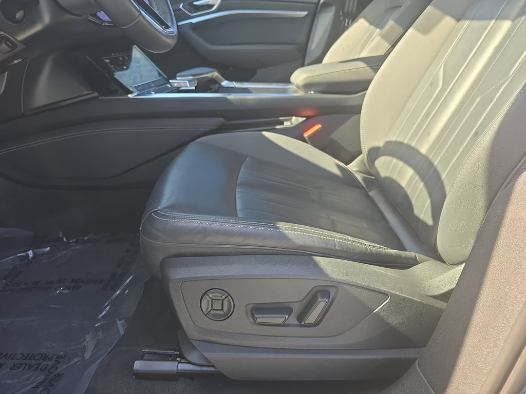 Used 2024 Audi Q8 e-tron Premium AWD/4WD image 27