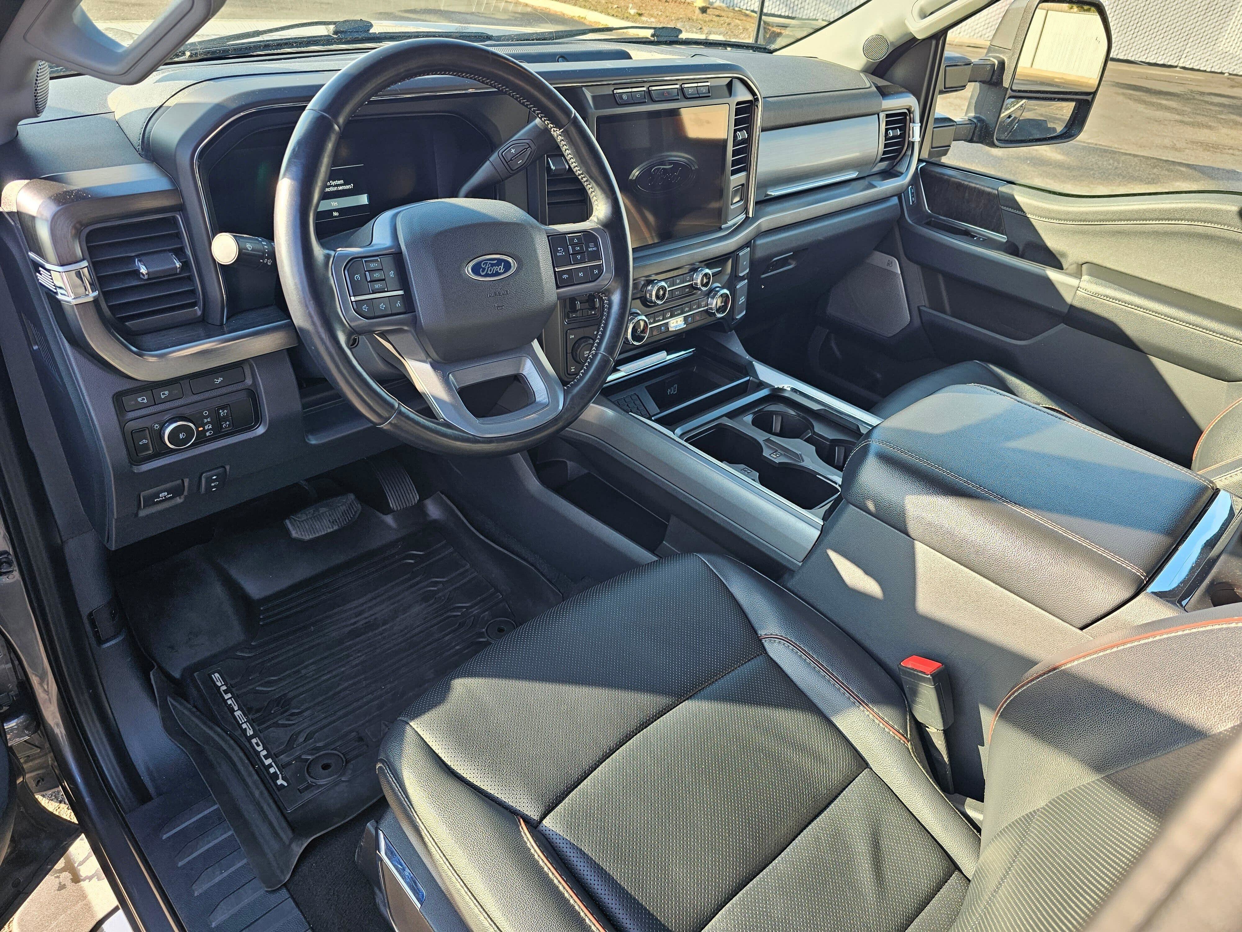 Used 2023 Ford F350 Lariat image 2