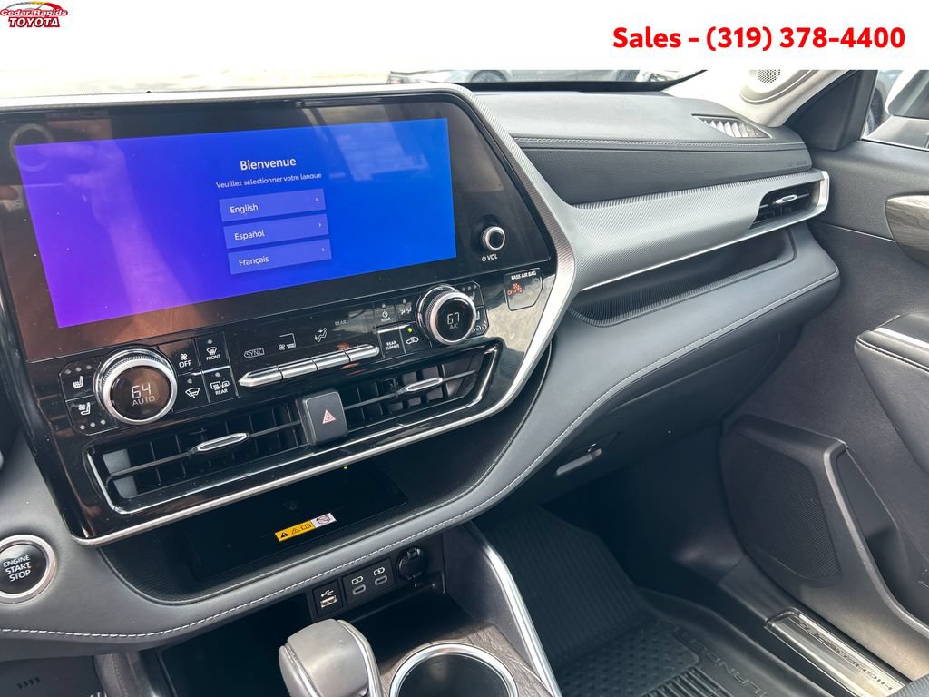 Certified 2024 Toyota Highlander Platinum AWD/4WD image 17