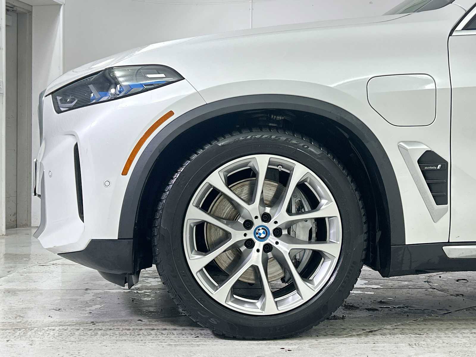 Used 2024 BMW X5 xDrive50e w/ Premium Package image 19