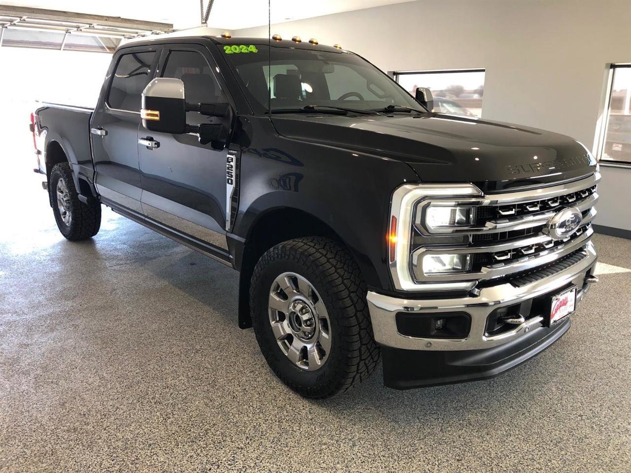 Used 2024 Ford F250 Lariat w/ Lariat Ultimate Package image 3