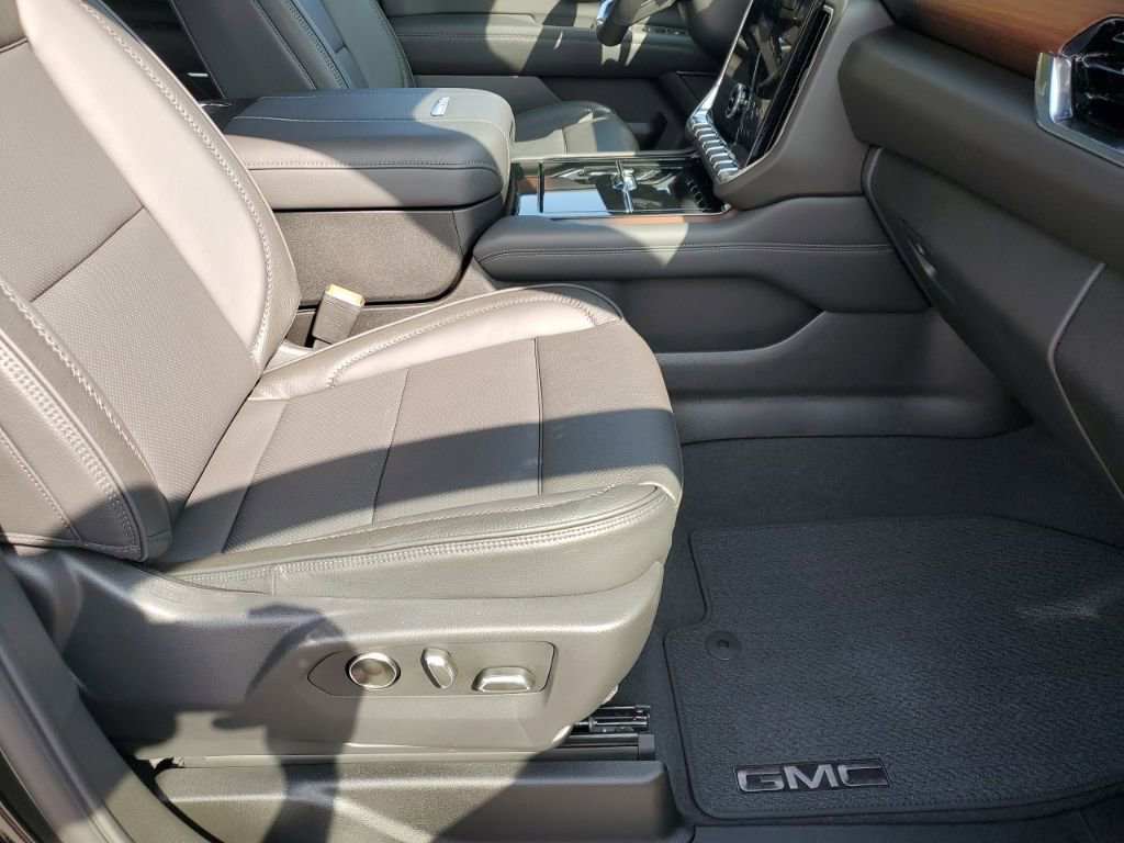 New 2026 GMC Yukon Denali w/ Denali Reserve Package image 17