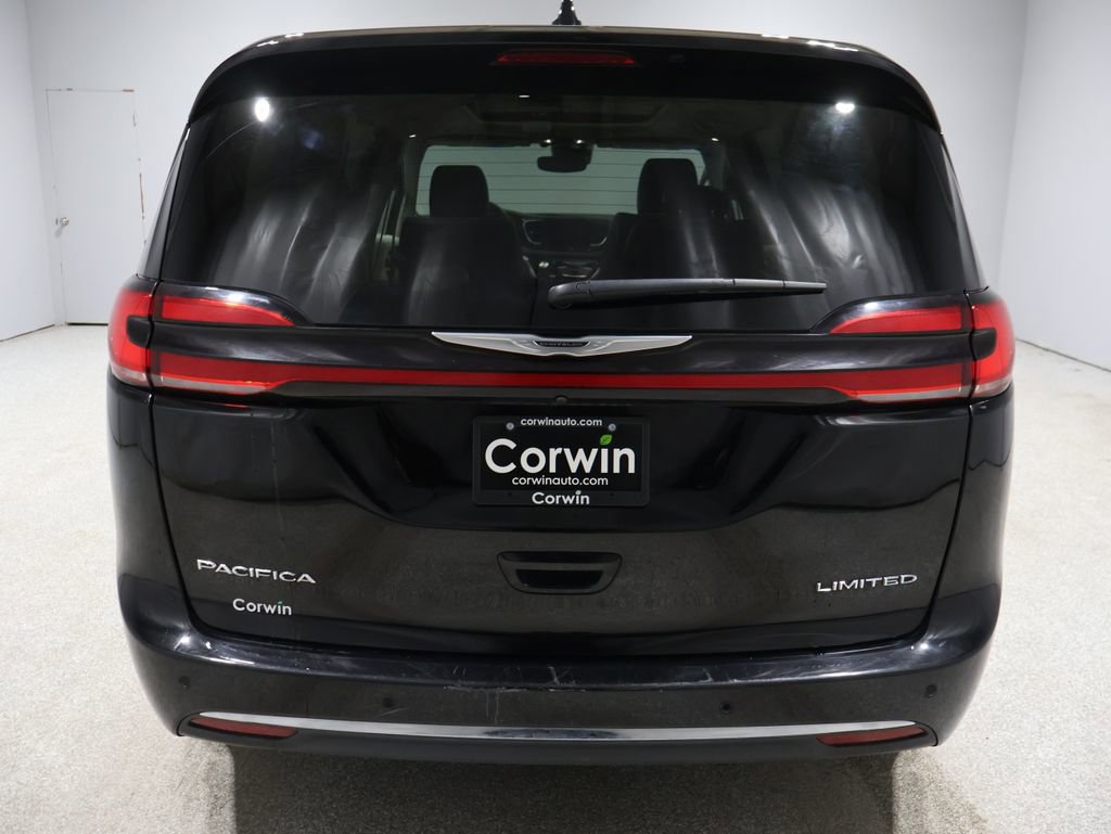 Used 2024 Chrysler Pacifica Limited image 3