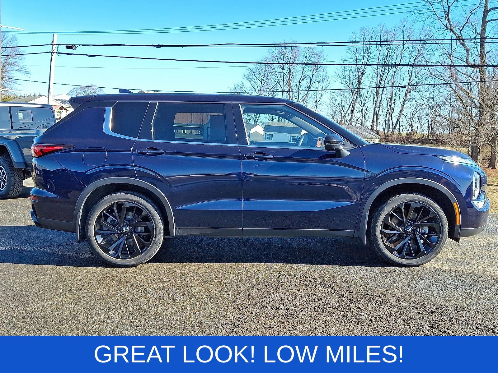 Used 2023 Mitsubishi Outlander SE Black Edition image 8