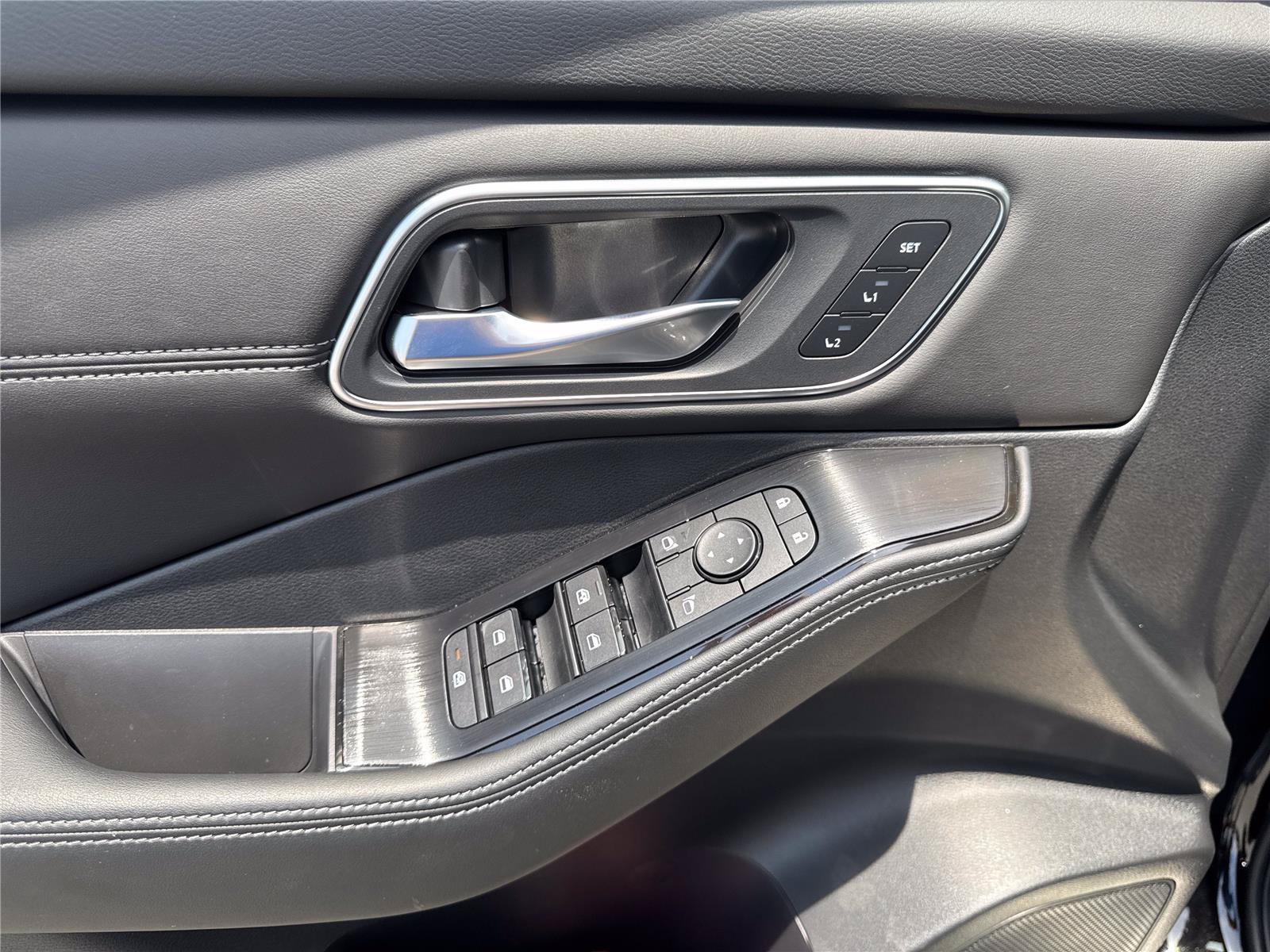 New 2026 Nissan Rogue Platinum AWD/4WD image 17