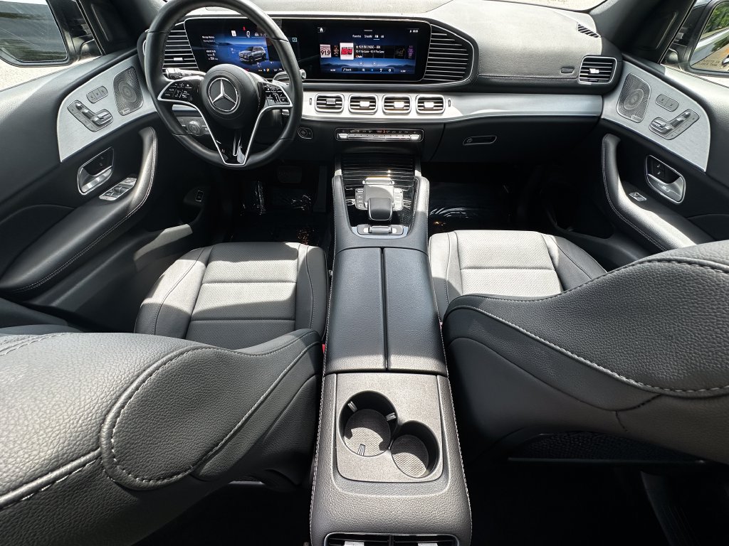 Used 2025 Mercedes-Benz GLS 450 4MATIC image 28