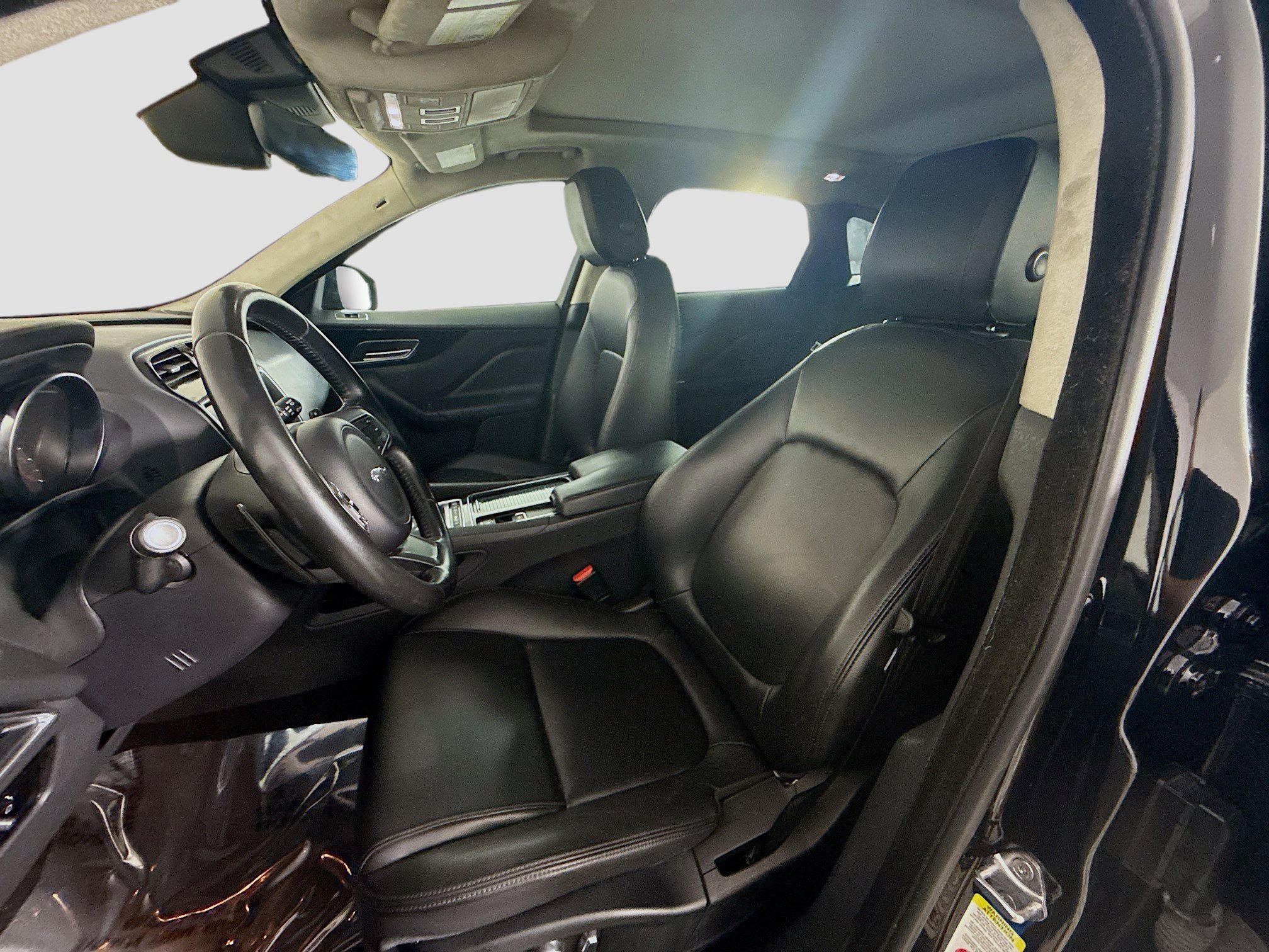 Used 2020 Jaguar F-PACE Premium image 22