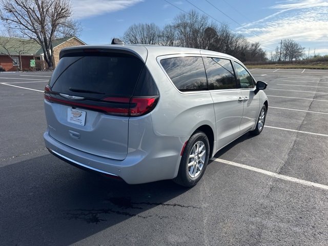 New 2026 Chrysler Pacifica Select image 7