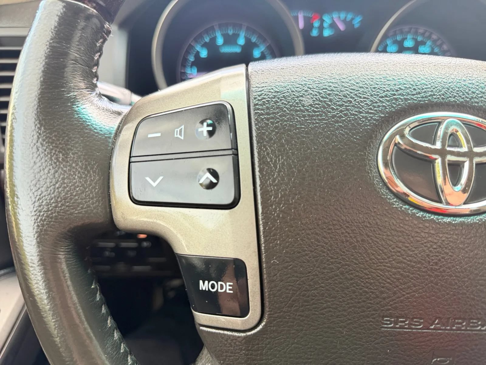 Used 2011 Toyota Land Cruiser AWD/4WD image 27