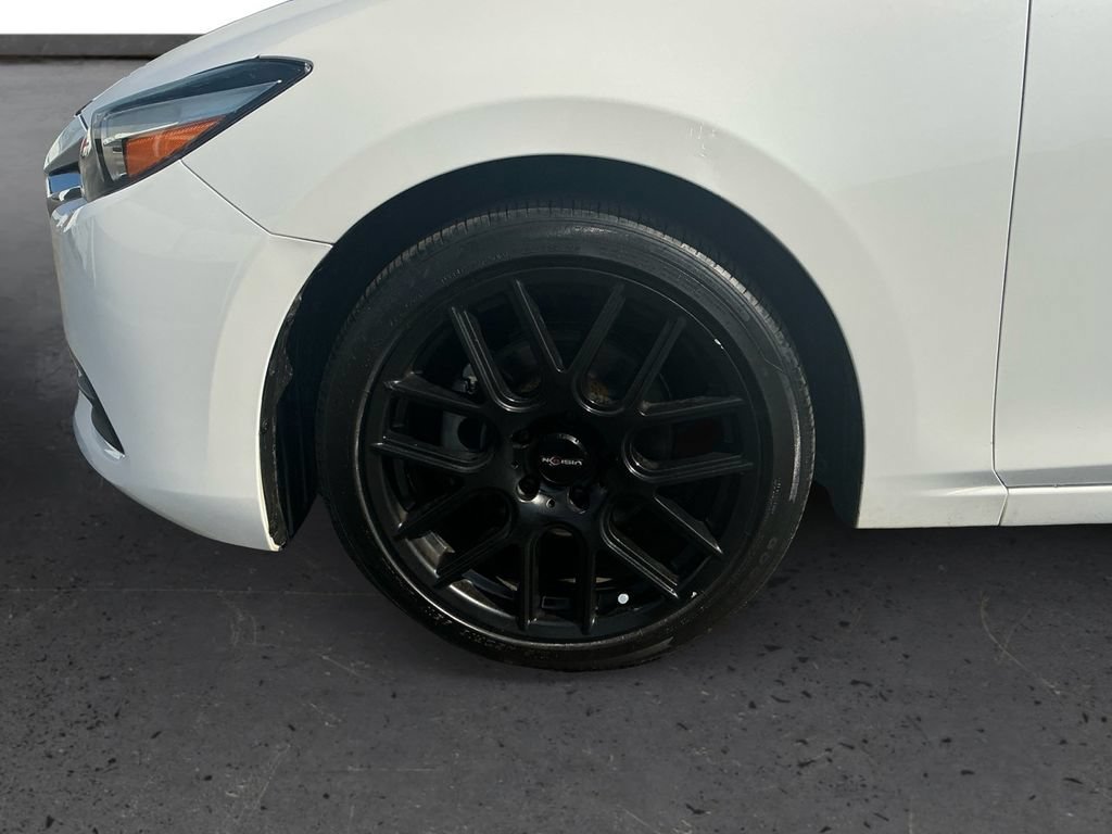 Used 2018 MAZDA MAZDA3 Touring FWD image 13