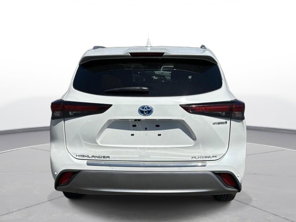 Used 2024 Toyota Highlander Platinum image 8