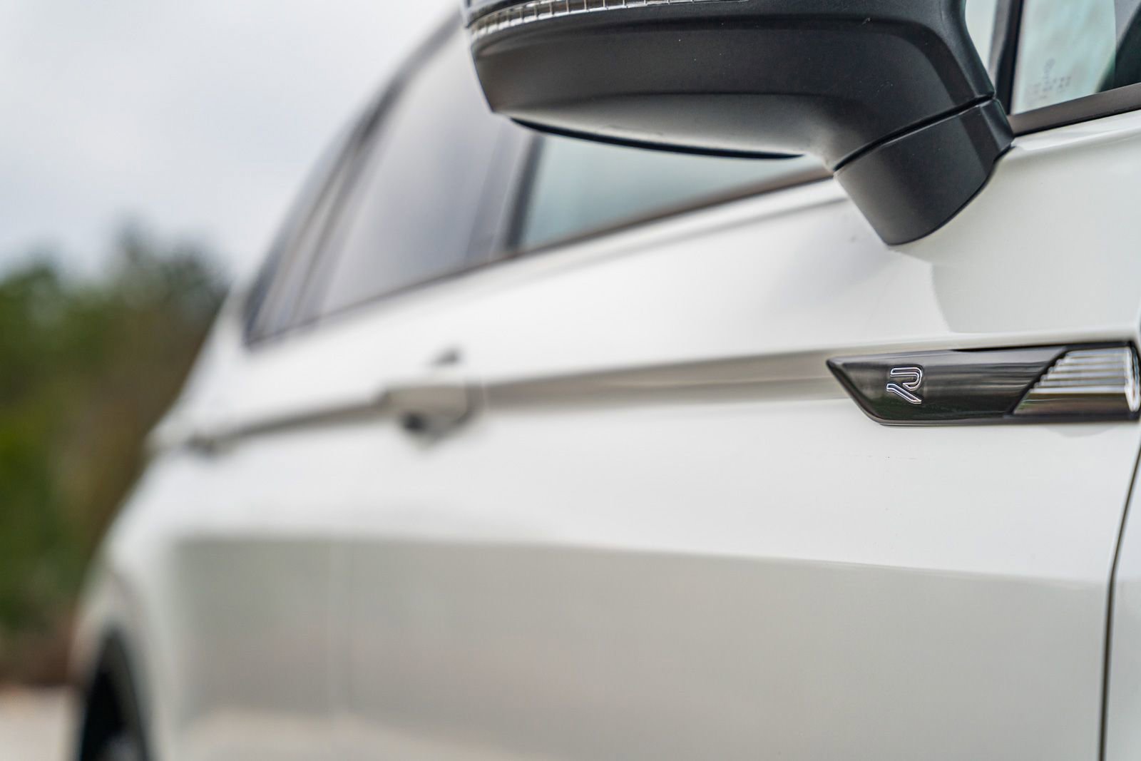 Used 2024 Volkswagen Tiguan SE R-Line image 11