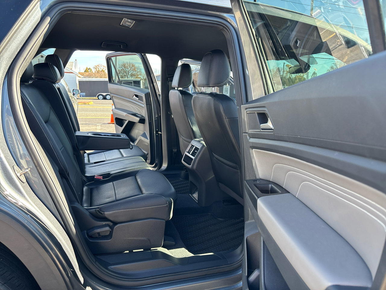 Used 2021 Volkswagen Atlas Cross Sport SE image 19