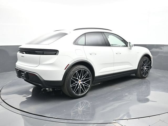Certified 2025 Porsche Macan Electric RWD image 27