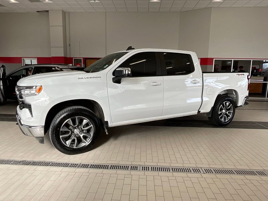 Used 2023 Chevrolet Silverado 1500 LT image 3