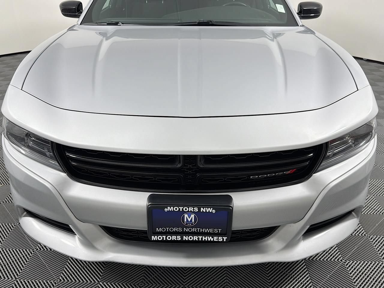 Used 2023 Dodge Charger SXT RWD image 2