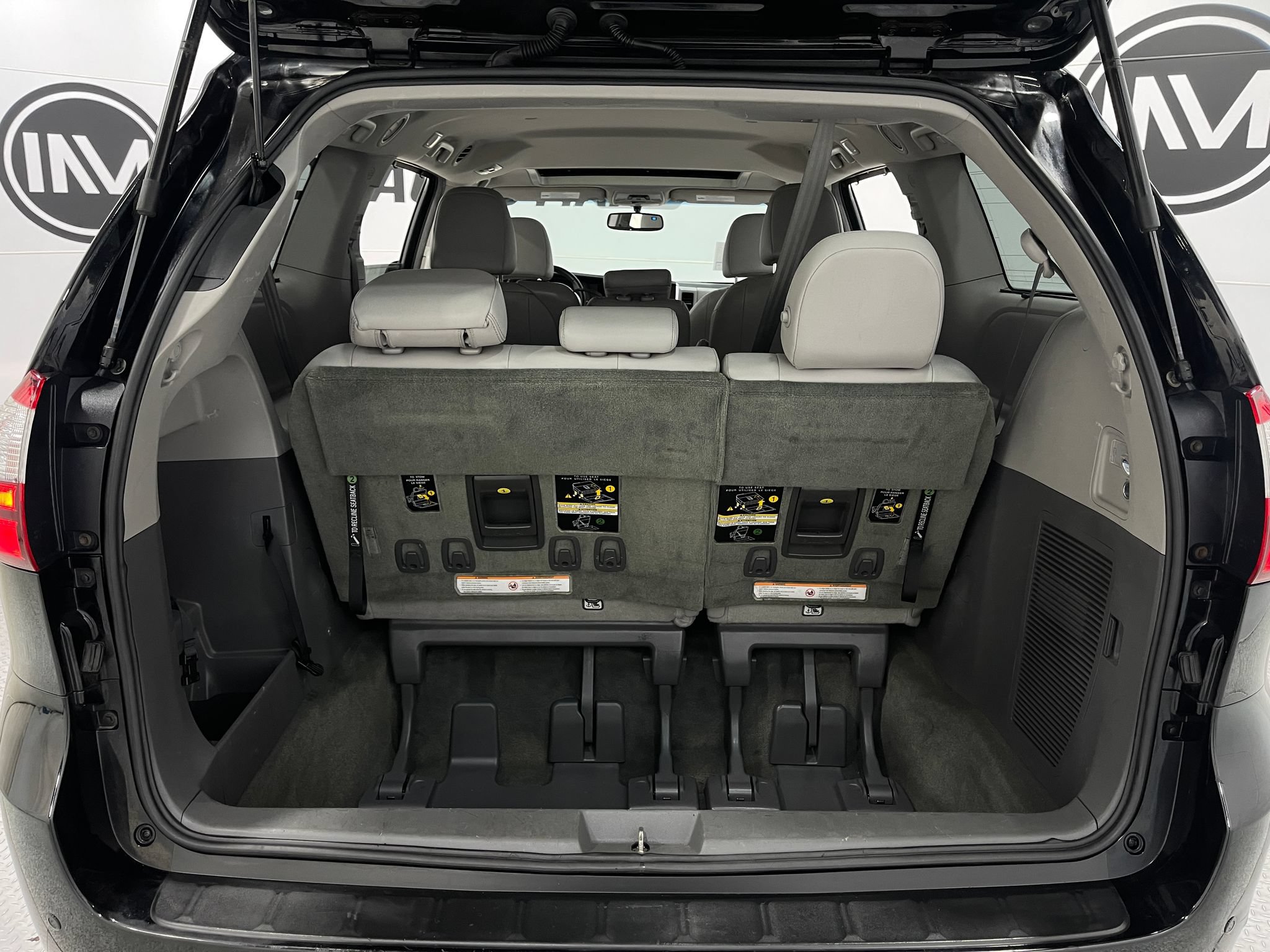 Used 2017 Toyota Sienna XLE w/ XLE Navigation Package FWD image 25