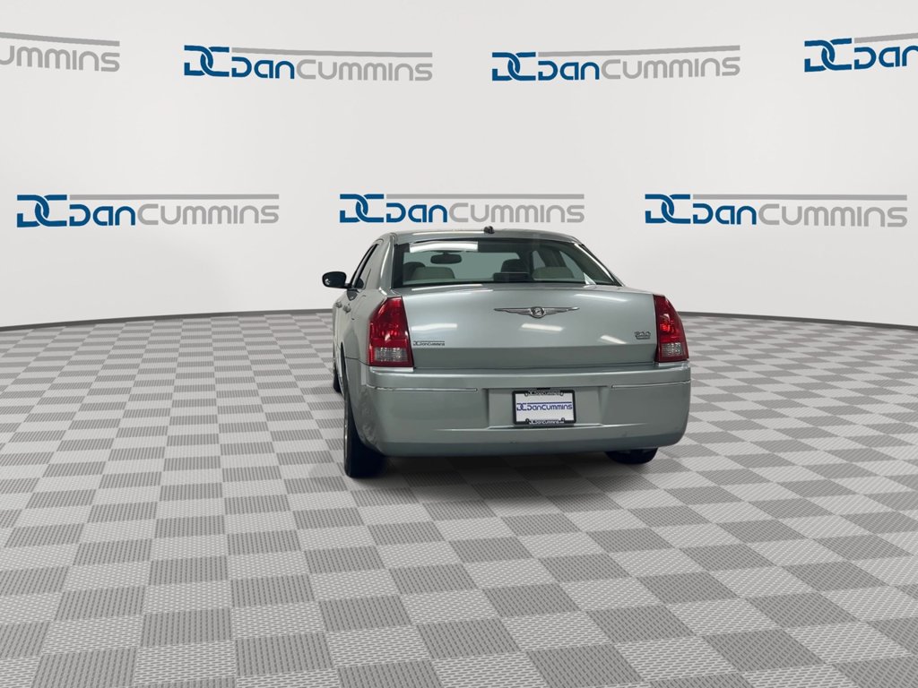 Used 2005 Chrysler 300 Touring RWD image 7