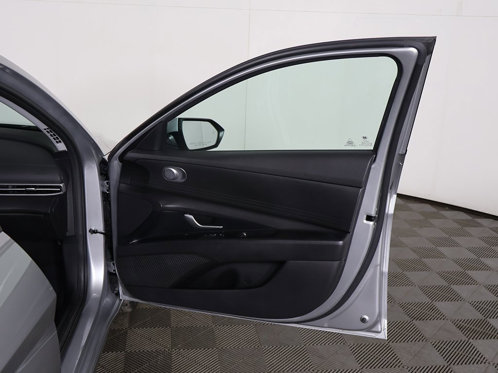 Used 2023 Hyundai Elantra SEL image 18