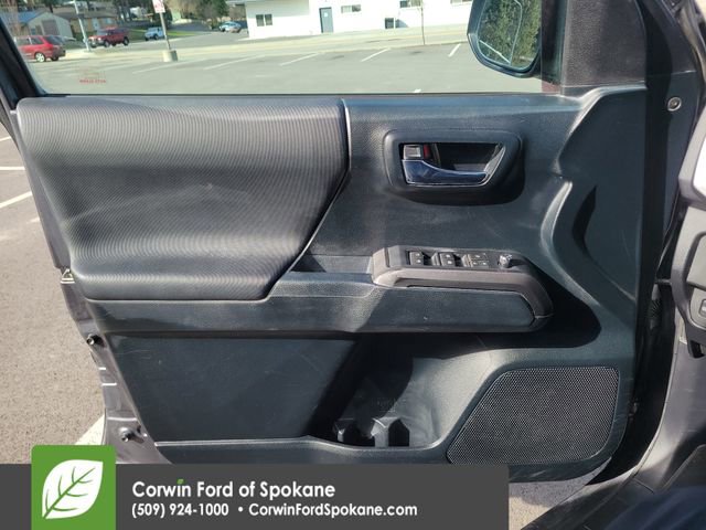 Used 2017 Toyota Tacoma TRD Off-Road image 19