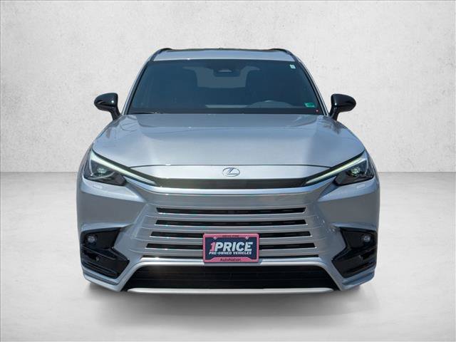 Used 2025 Lexus TX 500h AWD w/ Technology Package image 2