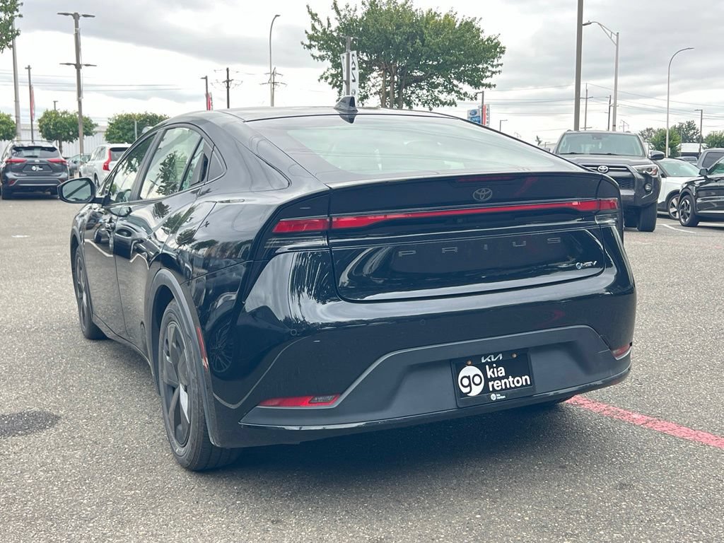 Used 2025 Toyota Prius LE FWD image 9