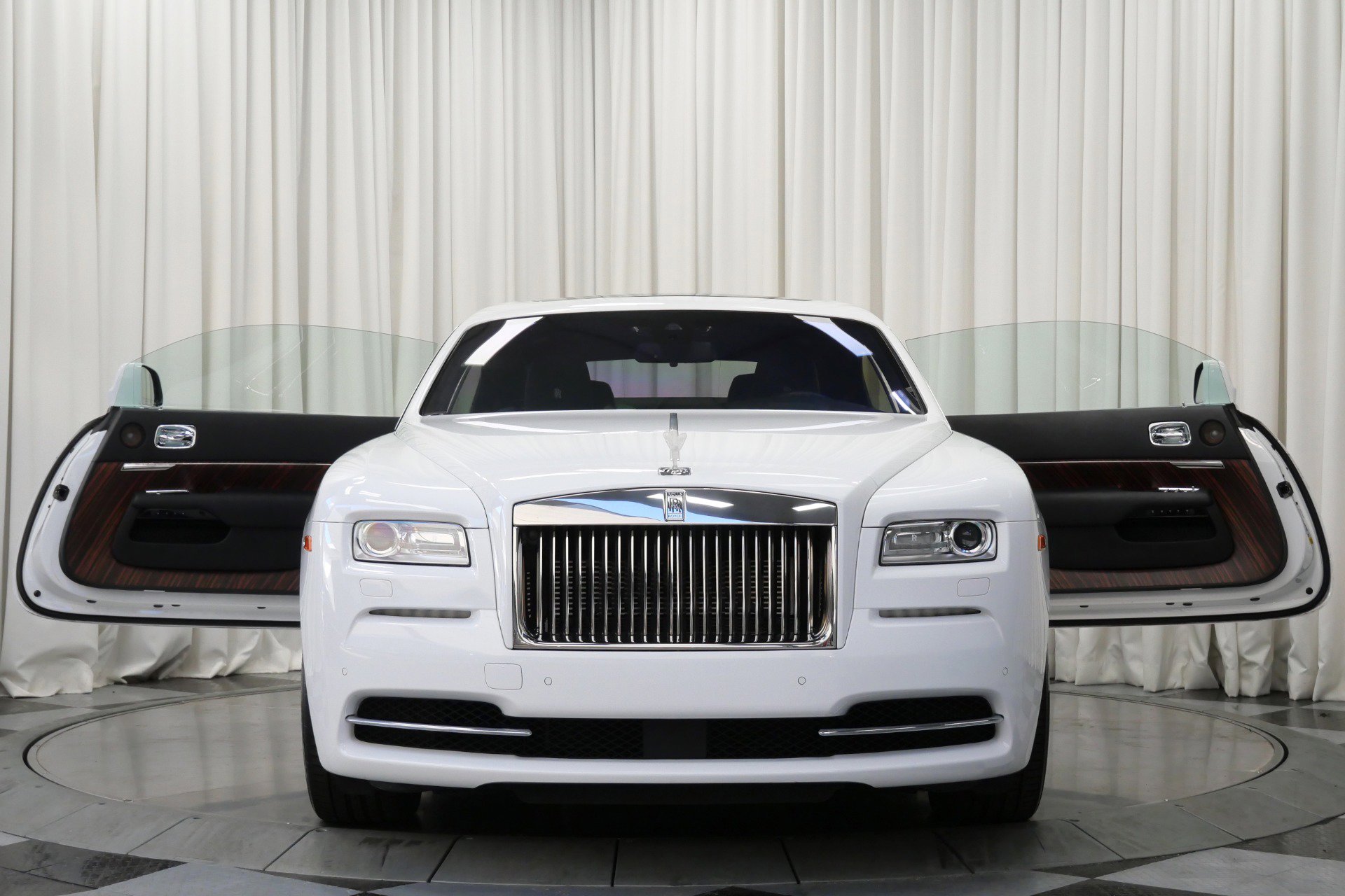 Used 2016 Rolls-Royce Wraith image 4