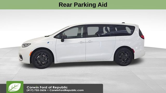 Used 2024 Chrysler Pacifica Select image 4