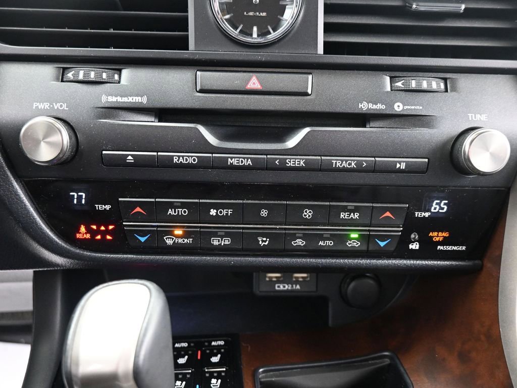 Used 2020 Lexus RX 350L Premium w/ Premium Package image 24