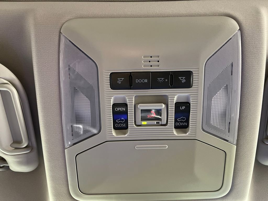 Used 2025 Toyota RAV4 XLE image 31