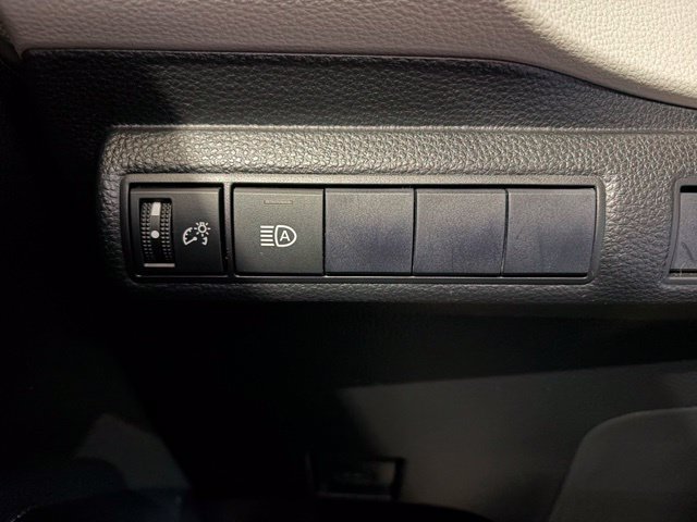 Used 2021 Toyota Corolla LE FWD image 18