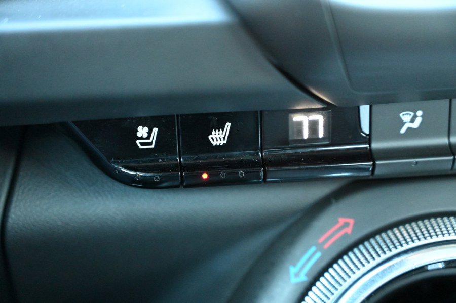 Used 2022 Chevrolet Camaro LT w/ Technology Package image 23