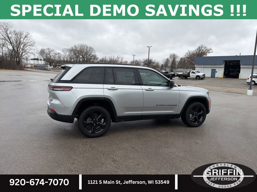 New 2025 Jeep Grand Cherokee Limited w/ Luxury Tech Group II image 5