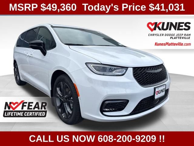 New 2026 Chrysler Pacifica Select