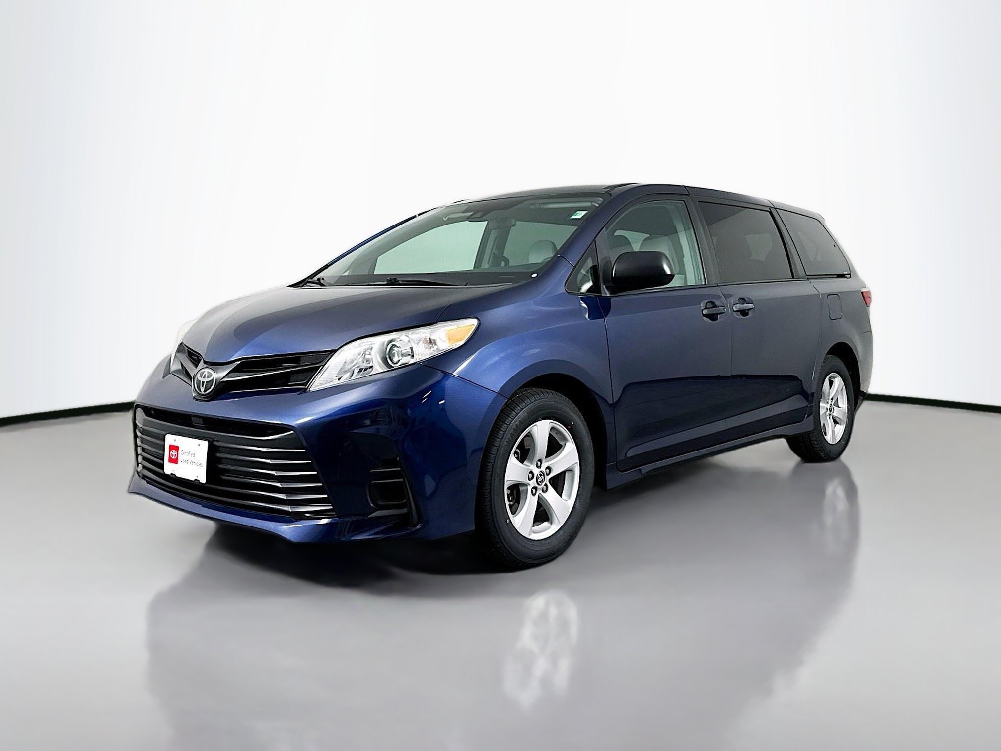 Certified 2020 Toyota Sienna L FWD image 3