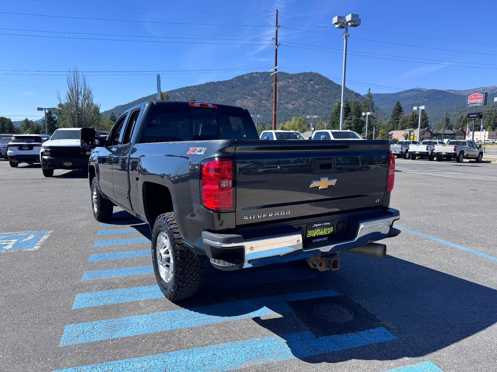 Used 2017 Chevrolet Silverado 2500 LT w/ LT Convenience Package AWD/4WD image 5