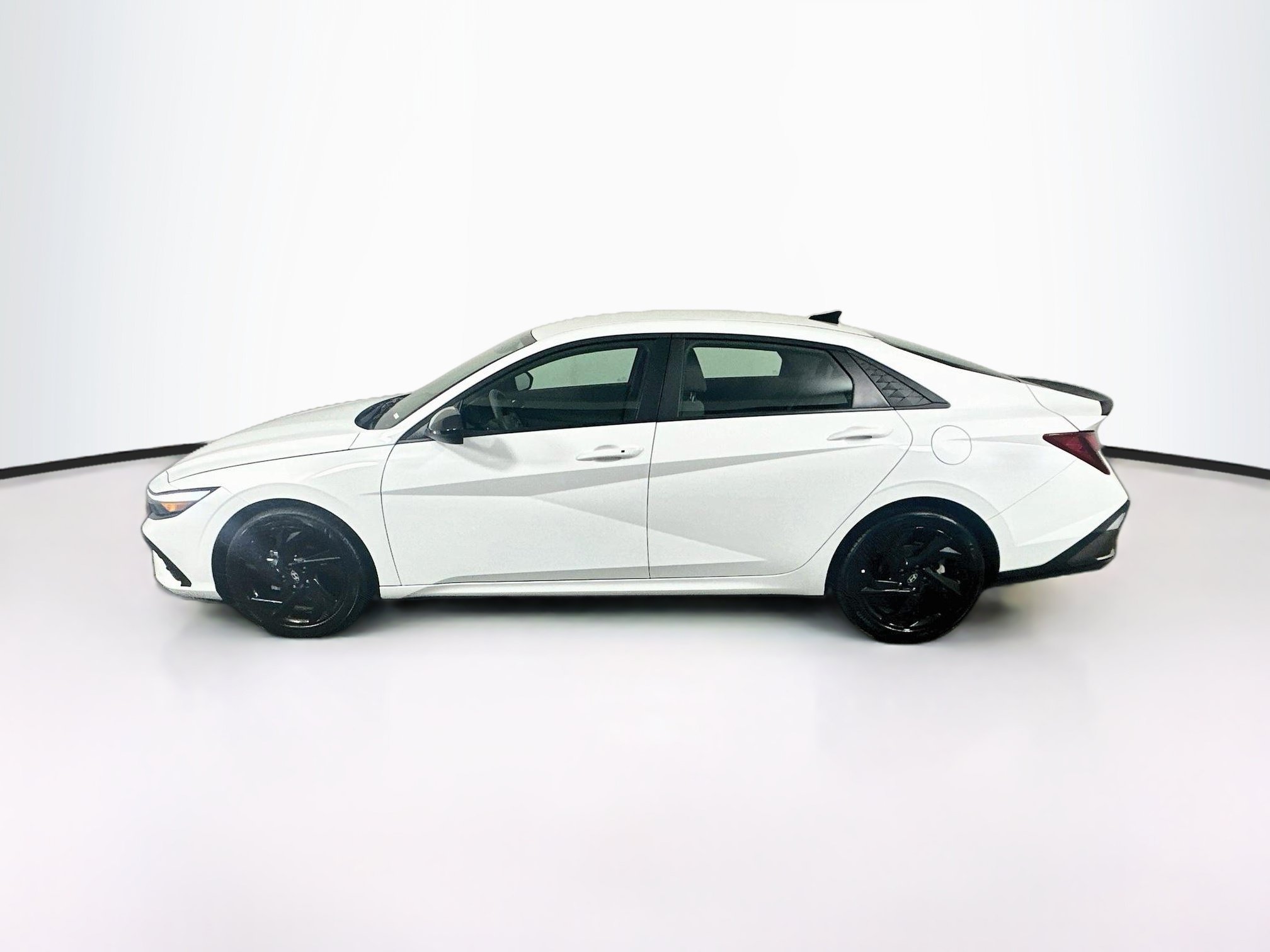 Used 2026 Hyundai Elantra Sport FWD image 4