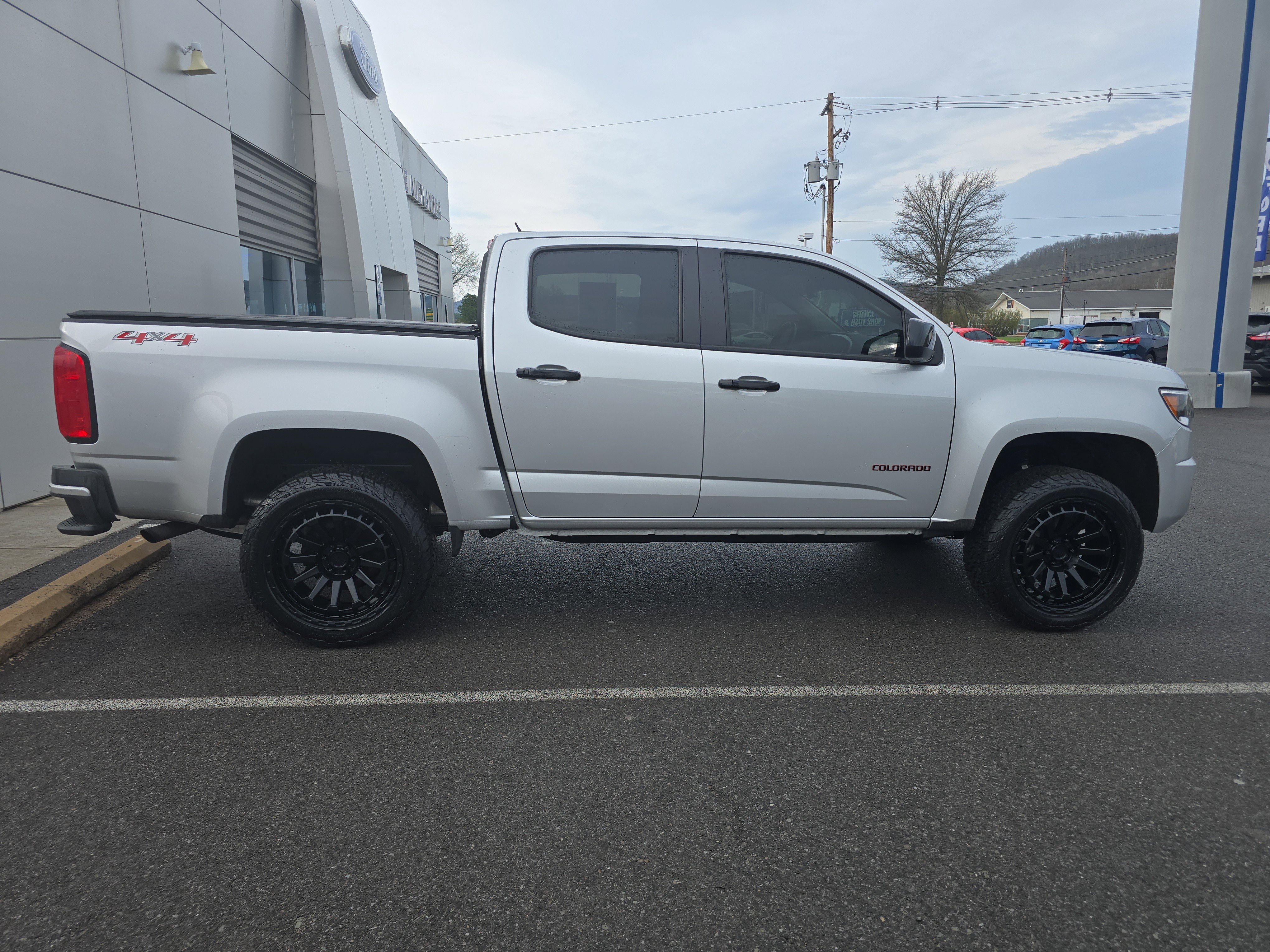 Used 2018 Chevrolet Colorado LT w/ Redline Special Edition AWD/4WD image 2