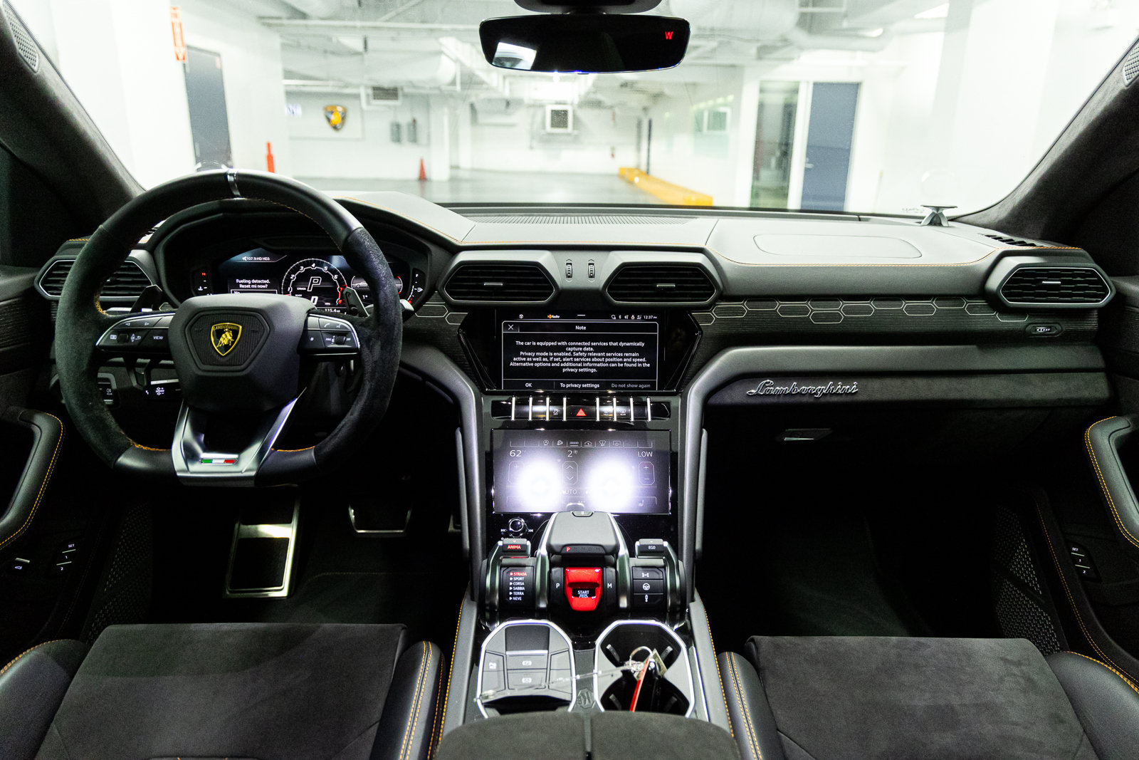 Used 2022 Lamborghini Urus AWD/4WD image 27