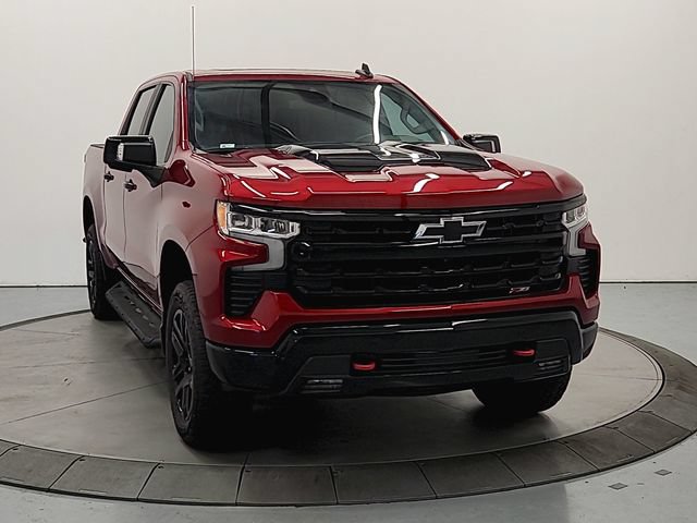 Used 2025 Chevrolet Silverado 1500 LT Trail Boss w/ Convenience Package II AWD/4WD image 3