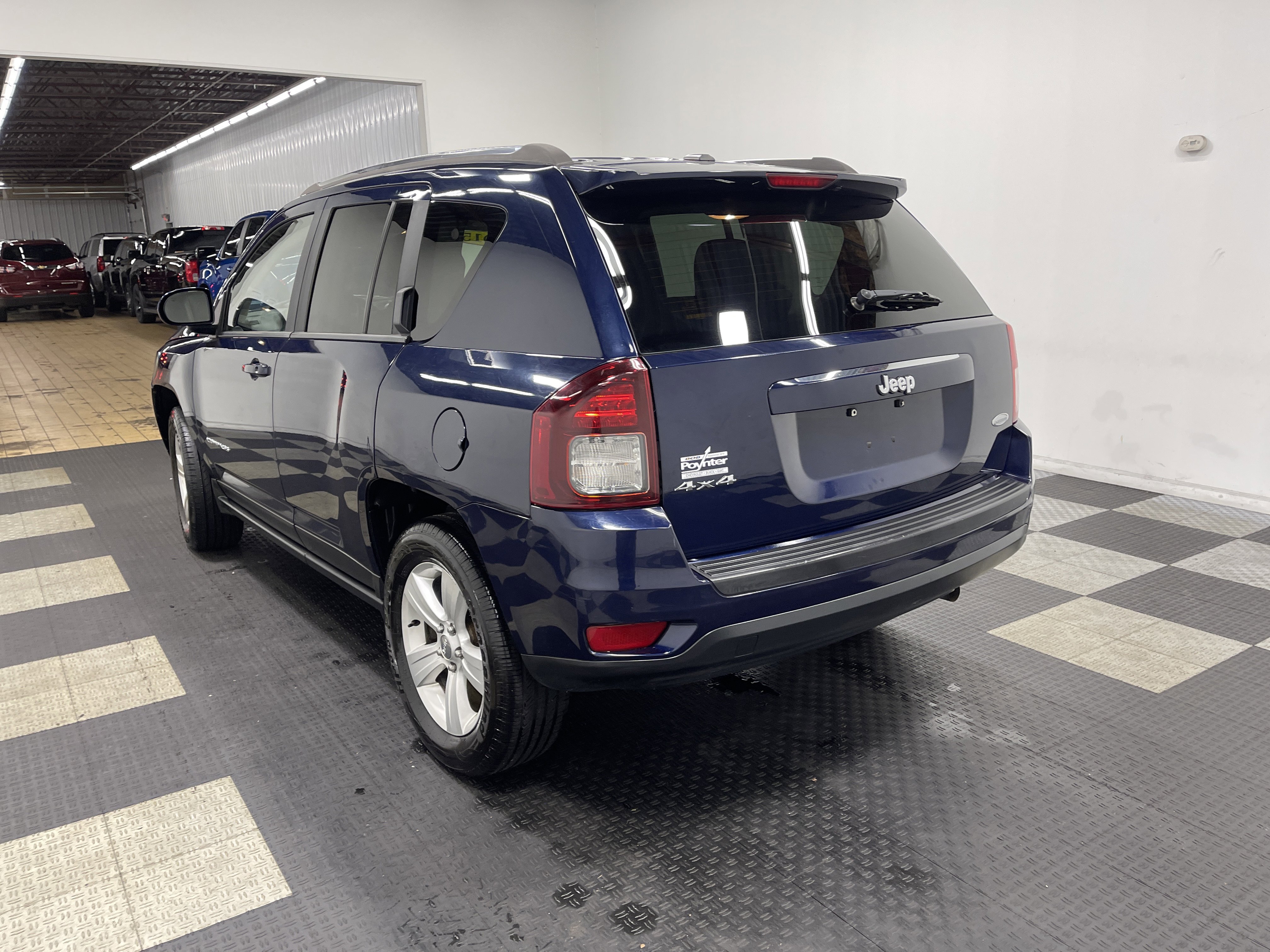 Used 2015 Jeep Compass Latitude image 2