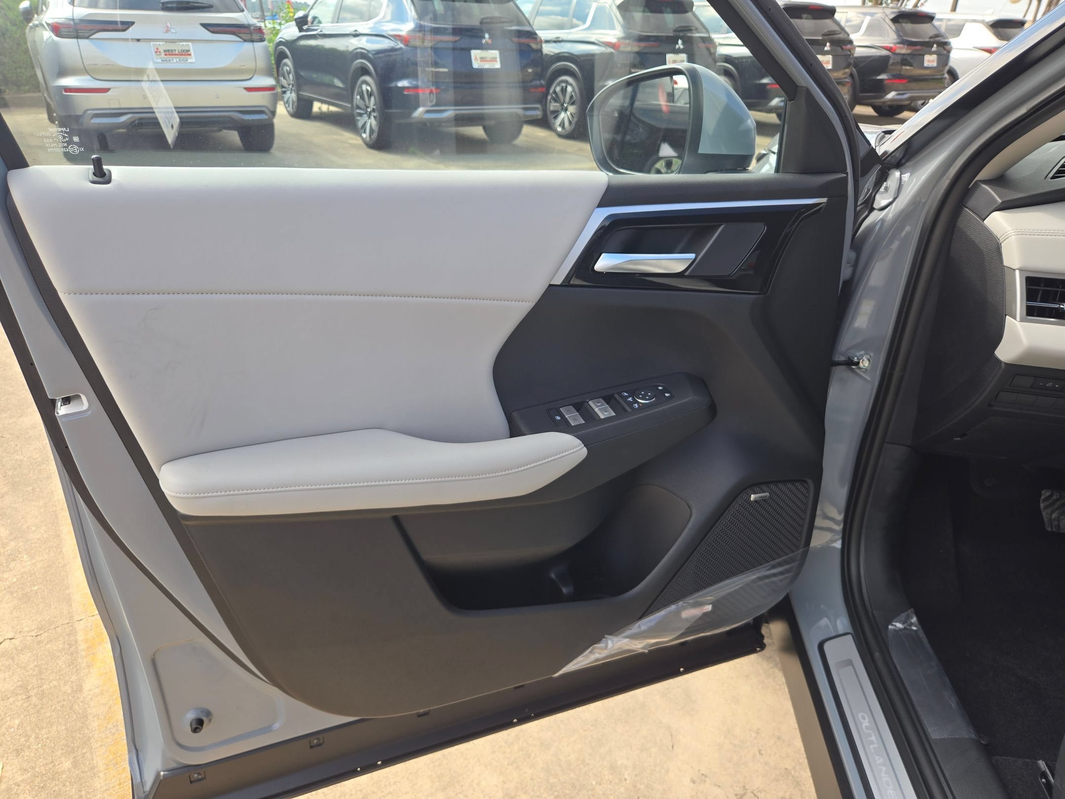 New 2026 Mitsubishi Outlander SE FWD image 11